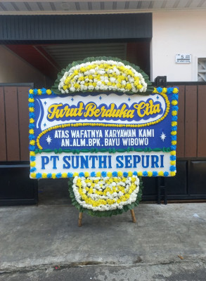 Papan Bunga Duka di Pagar Dewa