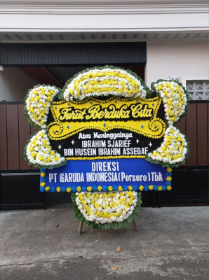Papan Bunga Duka di Pagar Dewa