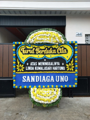 Papan Bunga Duka di Pagar Dewa